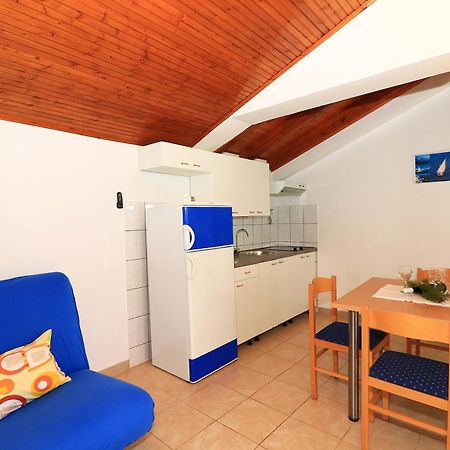 Apartments With A Parking Space Jezera, Murter - 5079 الغرفة الصورة