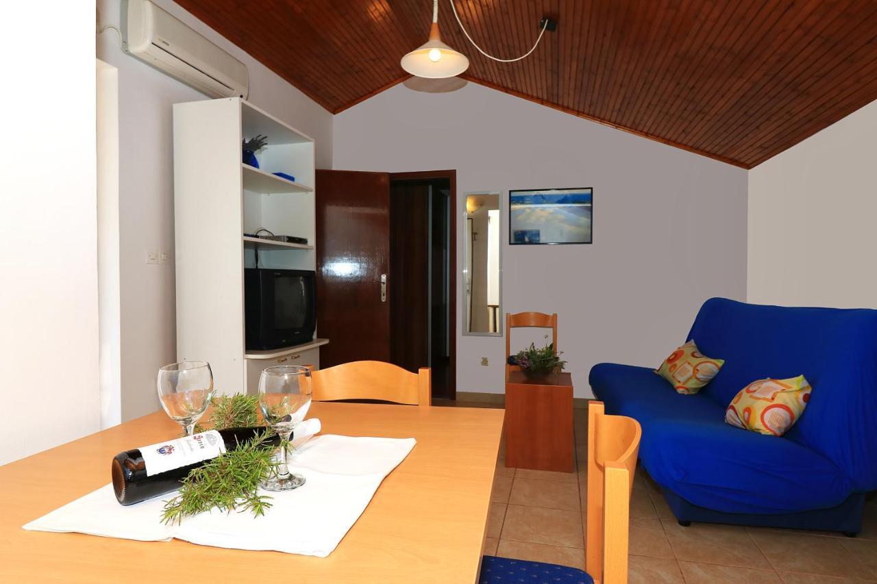 Apartments With A Parking Space Jezera, Murter - 5079 المظهر الخارجي الصورة